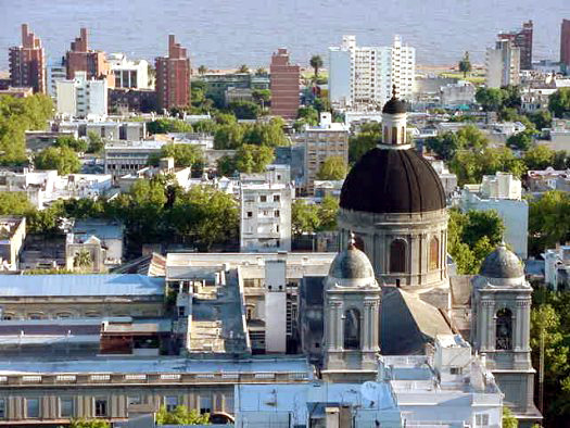 La calle Barrios Amorn hacia la rambla