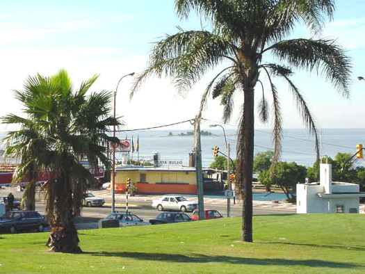 Av. F. Solano Lpez esquina Rambla de Chile (Playa del Buceo)