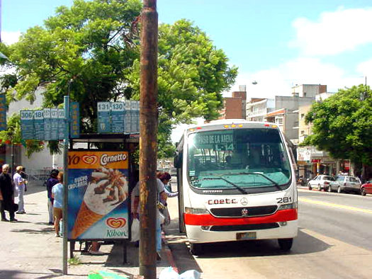 Agraciada esquina Jos Freire