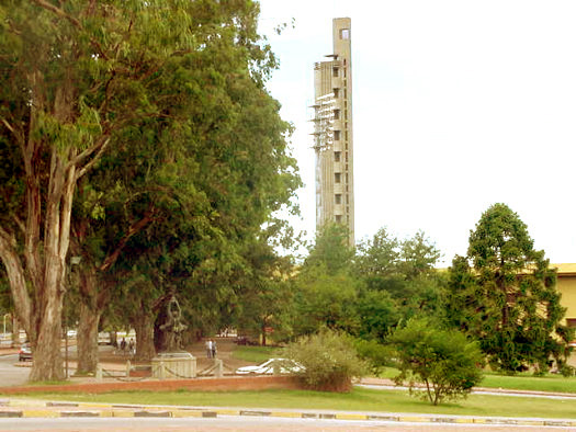 Av. A. Ricaldoni esquina Av. F. Vidiela