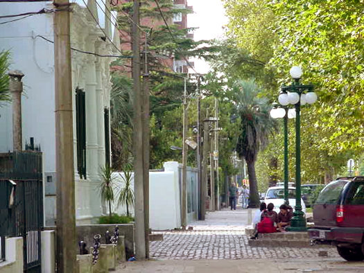 Av. Sarez entre Grito de Asencio y Blvr. Artigas