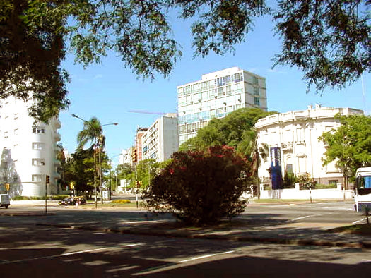 esquina Luis Ponce y Bvr. Artigas