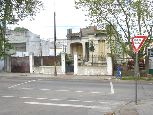 San Martn esquina Felipe Contucci (3606)