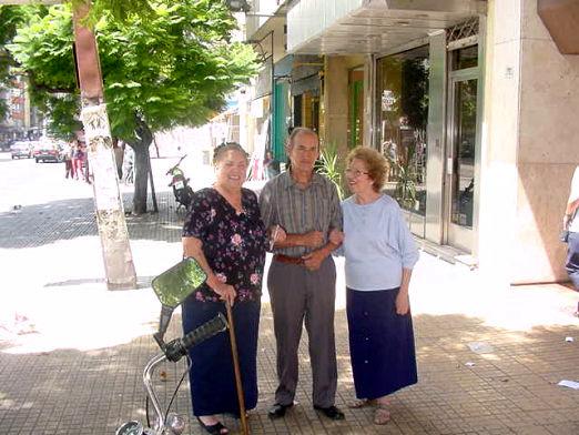 entre Martn C. Martnez y Joaqun Requena