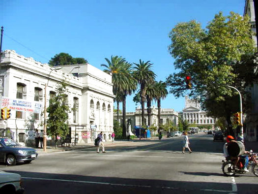 Av. Gral. Flores esquina Isidoro de Mara (Facultad de Qumica)