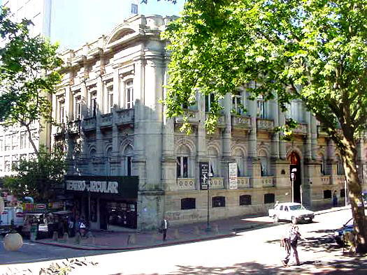 Paseando por Montevideo by Vince Alongi