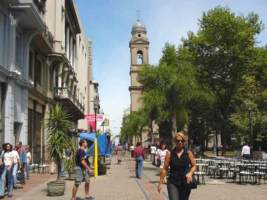 Peatonal Sarand entre Juan Carlos Gmez e Ituzaing