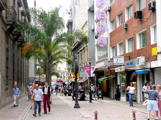 Peatonal Sarand entre Juan Carlos Gmez y Bartolom Mitre