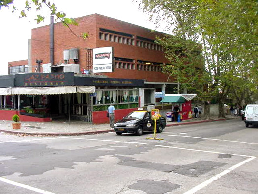 Comercio esquina Mateo Cabral