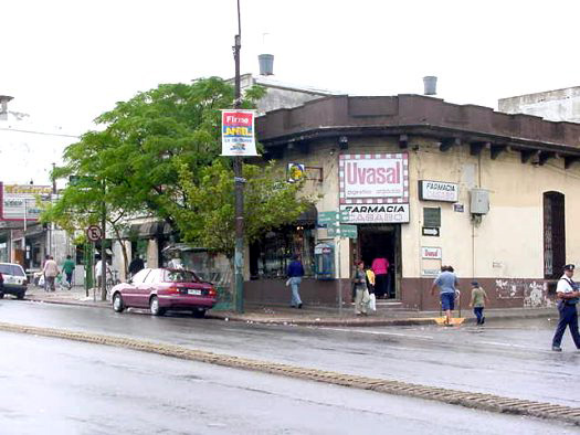 Agraciada esquina Jos Freire