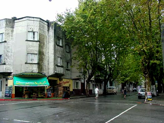 esquina Carlos Quijano (Yi)