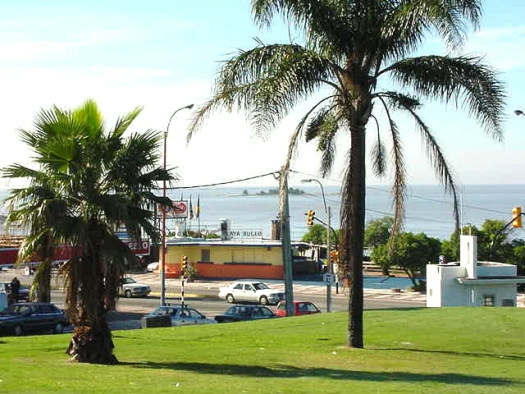 Av. F. Solano L�pez esquina Rambla de Chile (Playa del Buceo)