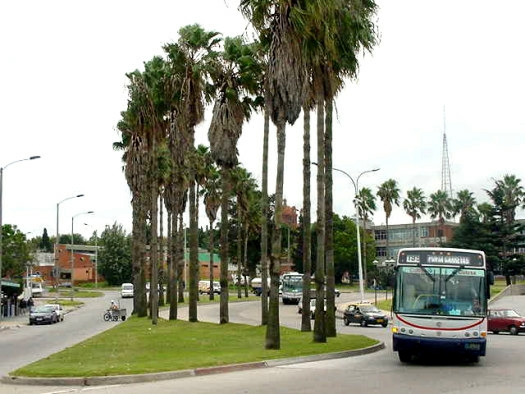Bv. Batlle y Ordo�ez por Gral. Flores