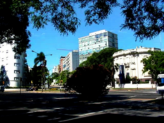 esquina Luis Ponce y Bvr. Artigas