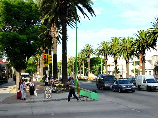Blvr. Artigas esquina Burgues
