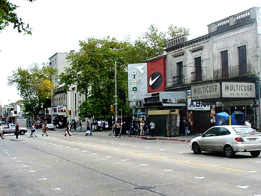 8 de Octubre esquina Larravide