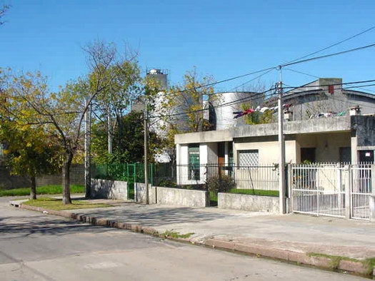 Pirineos esquina Zumar�n