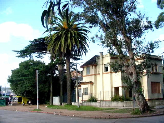 Calle Ra�z esquina Lanus