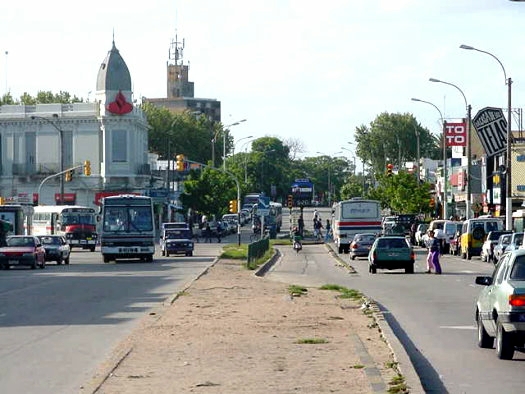 Av. Garz�n casi Av. Lezica
