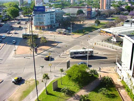 esquina L.A. de Herrera y Larra�aga